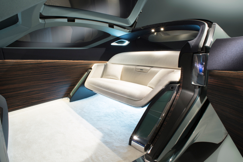 Illustration for article titled The Rolls-Royce 103EX Is A Bizarre Retro Gaze Into A Square-Wheeled Future